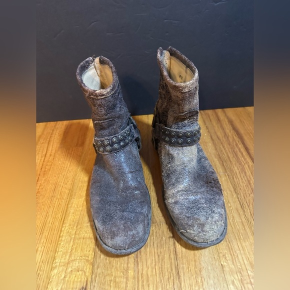 FRYE PHILLIP STUDDED HARNESS DISTRESSED BOOTS ANKLE LEATHER BIKER SIZE 8 1\2 B - Picture 6 of 14